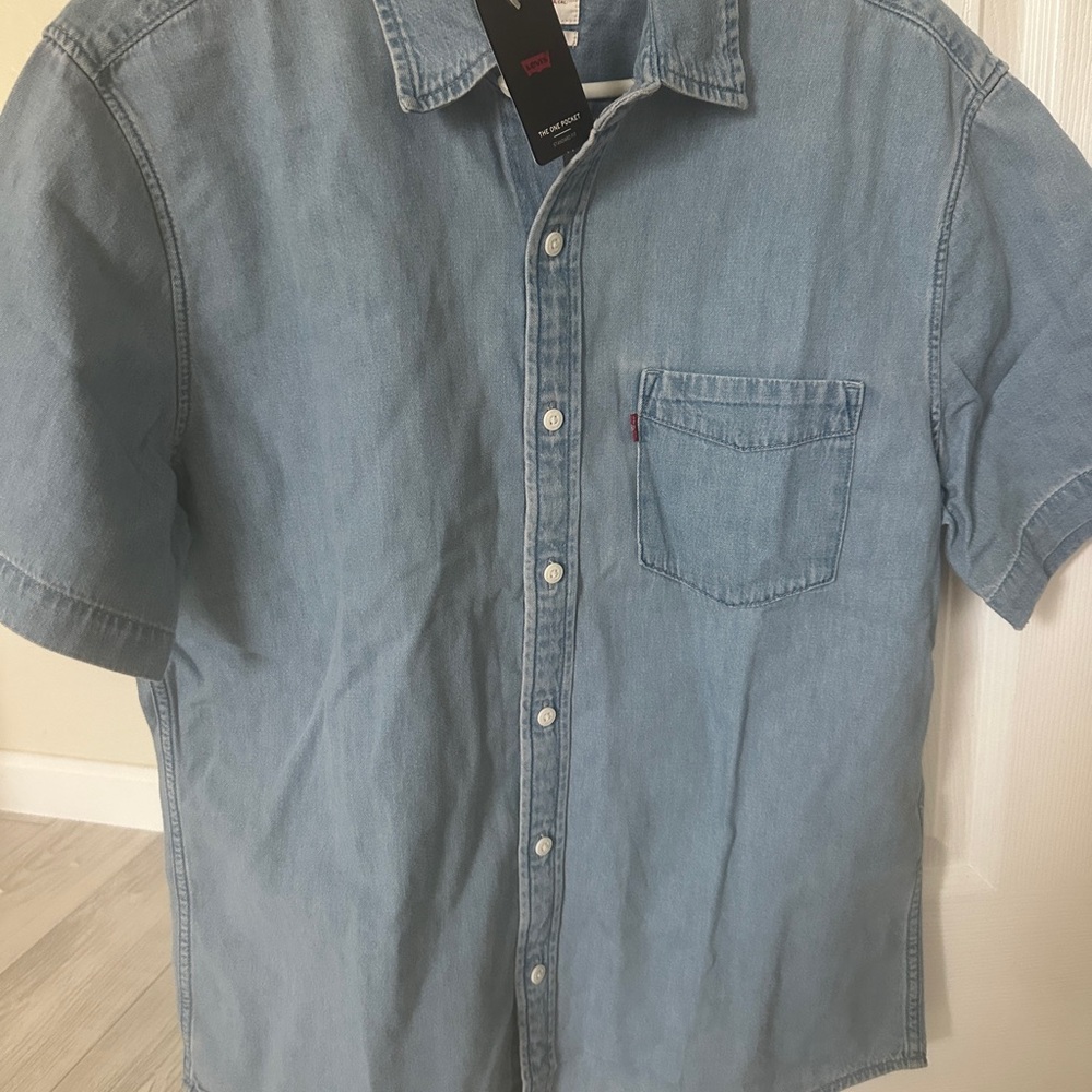 Levi's Men's Blue Denim Shirt Size M，new with tag
